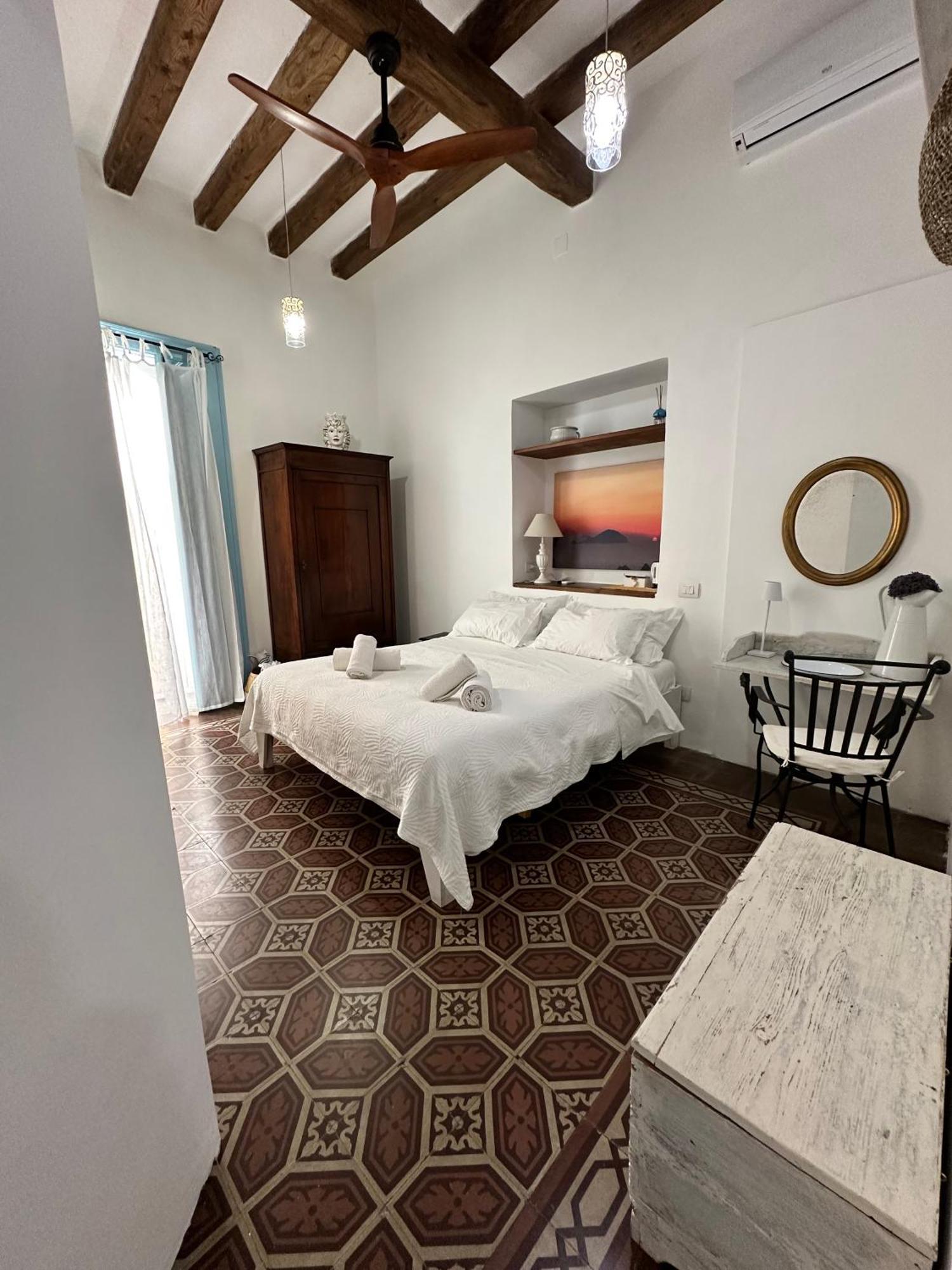 Antica Dimora Santa Marina Salina Bed & Breakfast Екстериор снимка